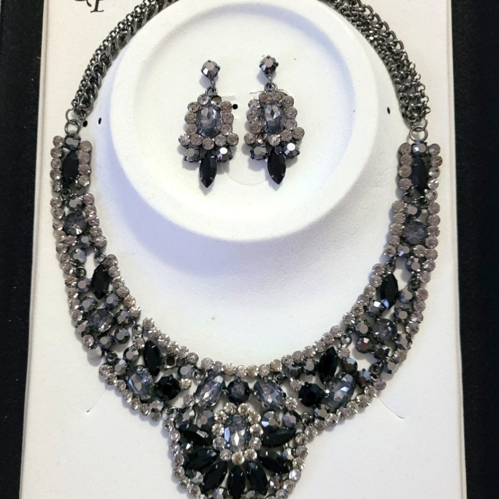 Necklace and earrings set
